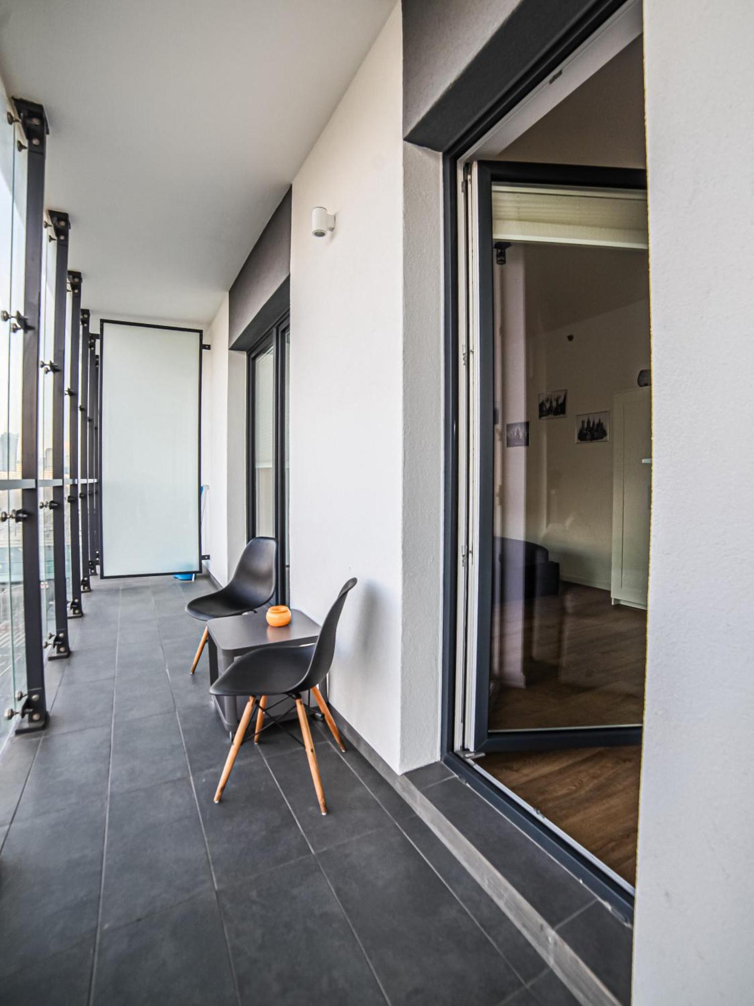 Big City Life Apartments - Bliska Wola Tower A Warsawa Bagian luar foto